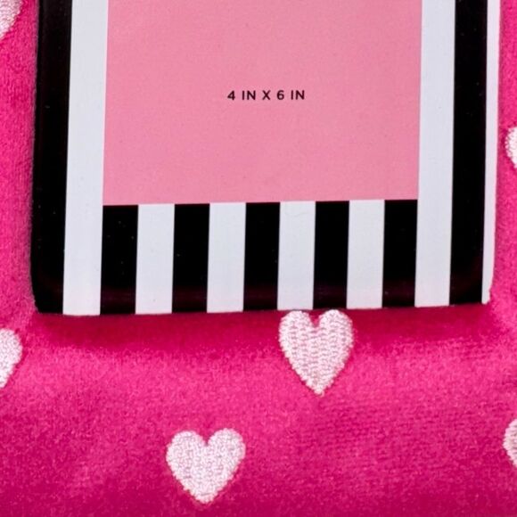 Juicy Couture Home Pink Velvet Heart Print Stand Up Photo Picture Frame 4”x 6” - Picture 4 of 8